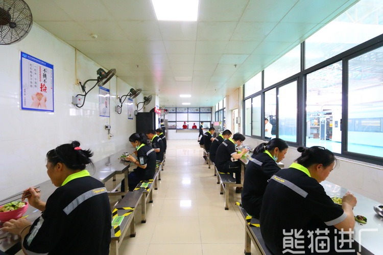 东莞市银洲环保包装有限公司食堂环境图5