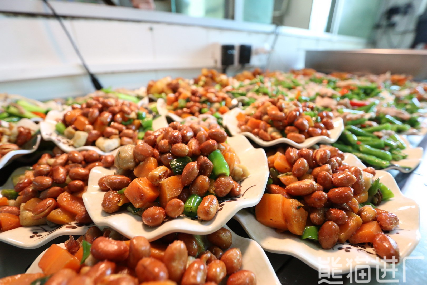 东莞市奇凌电子科技有限公司食堂环境图1